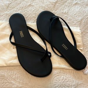 Never Worn- TKEE Riley Black Size 8.